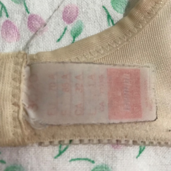 Vintage Triumph Unwired Bra 32A Cream Round Pointy Cup Shaped - Picture 12 of 12